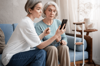 Was muss man bei einem Umzug ins Pflegeheim beachten?