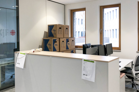 Domberger Firmenumzug – Systematische Vorbereitung und Kennzeichnung von Büroinventar