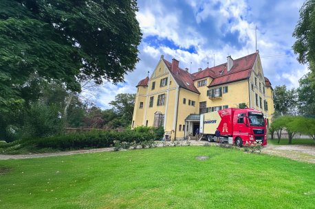 Exklusiver Premiumumzug in historischem Anwesen mit Domberger Umzugslogistik